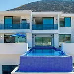 Villa Luxury In Yesilkoy - 10 Minutes Drive To *