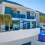 Villa Luxury In Yesilkoy - 10 Minutes Drive To